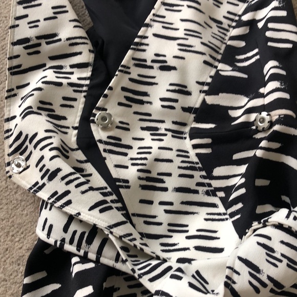 Anthropologie Brand Black and White Top with belt sash, Size Small - Picture 5 of 6